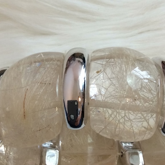 Acrylic filament and silver tone stretch bracelet - Picture 3 of 3